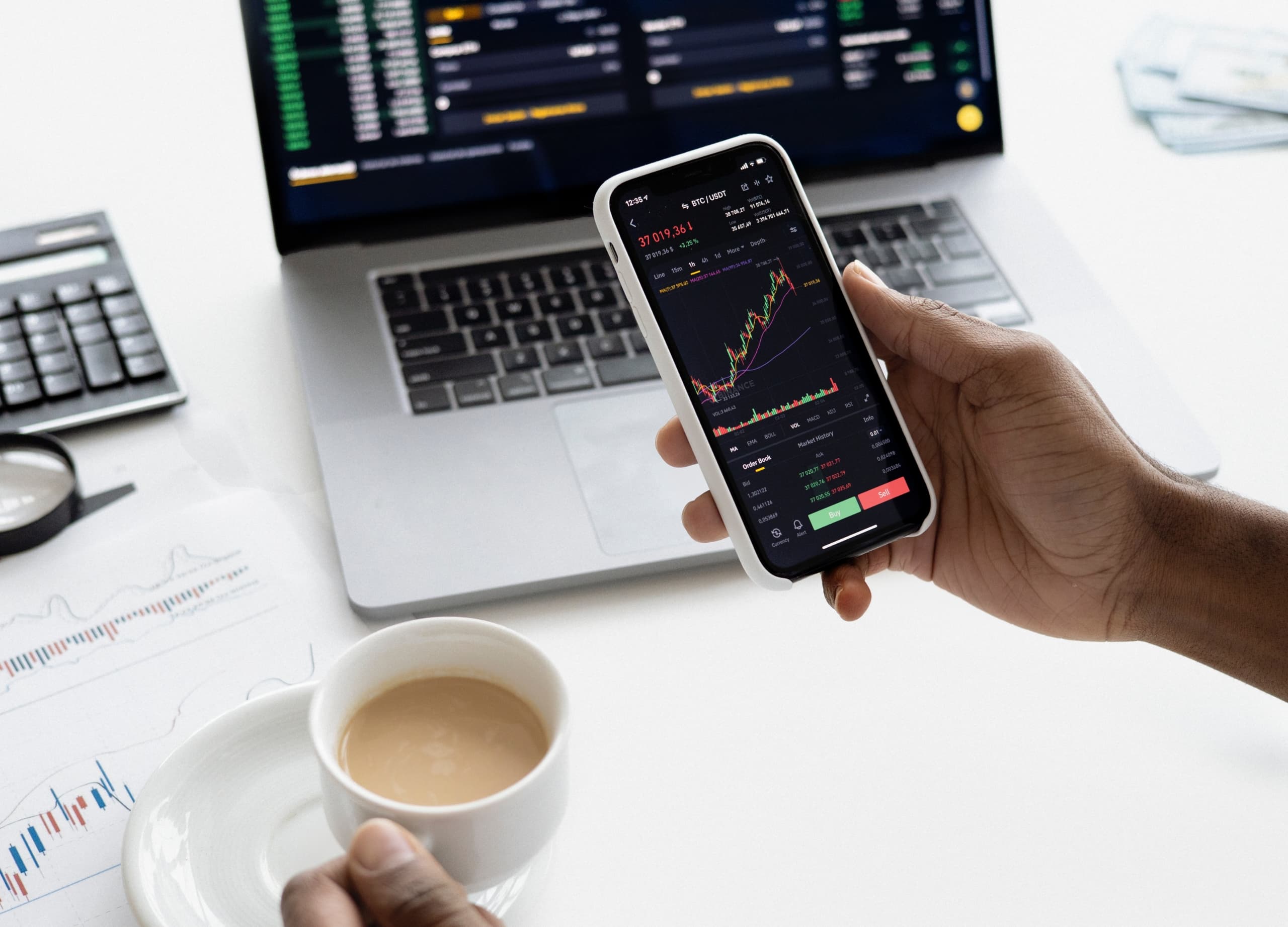 Stock market charts on multiple devices